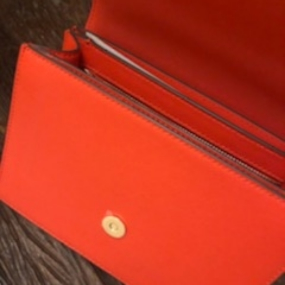 Tory Burch/already sold elsewhere - Picture 3 of 7